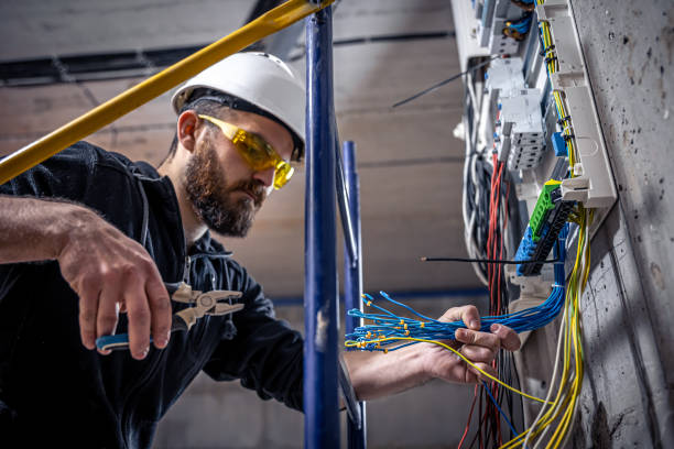 Best Electrical Outlet Repair  in Maplewood, MO